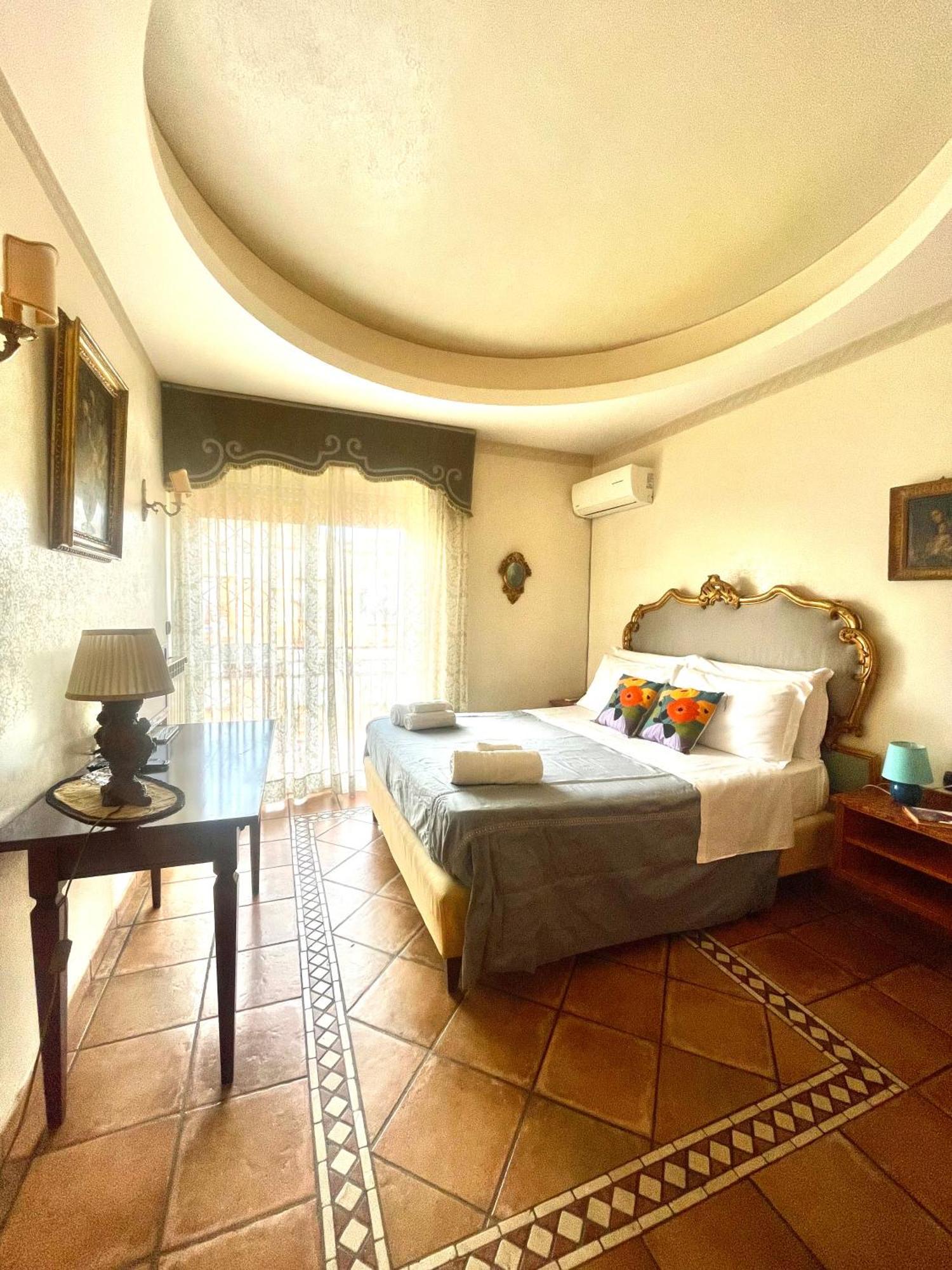 לינה וארוחת בוקר נאפולי La Casa Di Erica מראה חיצוני תמונה